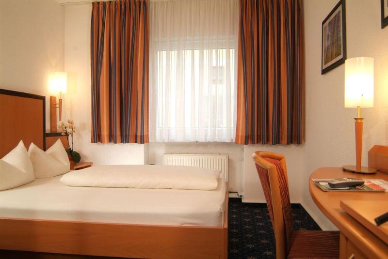 Boutique Hotel Erb Muenchen Parsdorf ฟาเทอร์ชเต็ทเทิน ภายนอก รูปภาพ